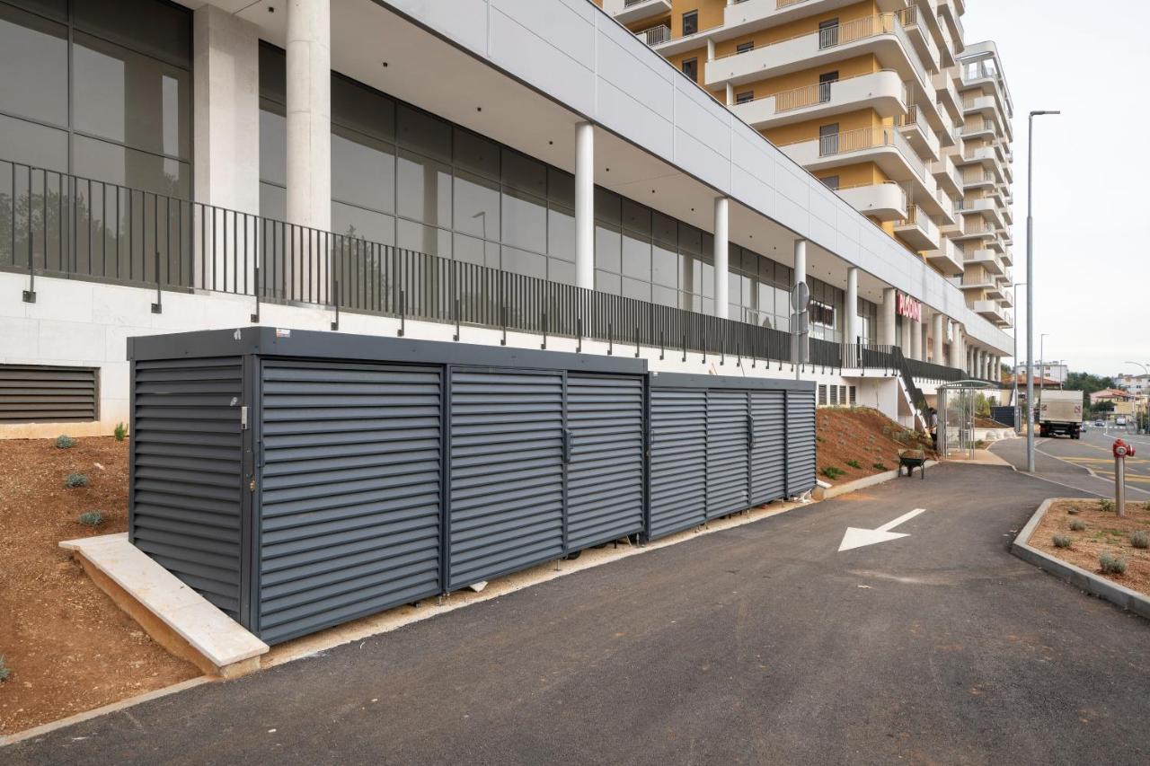 Mannequin: Sea View, Private Parking In The Garage Apartment Rijeka Bagian luar foto