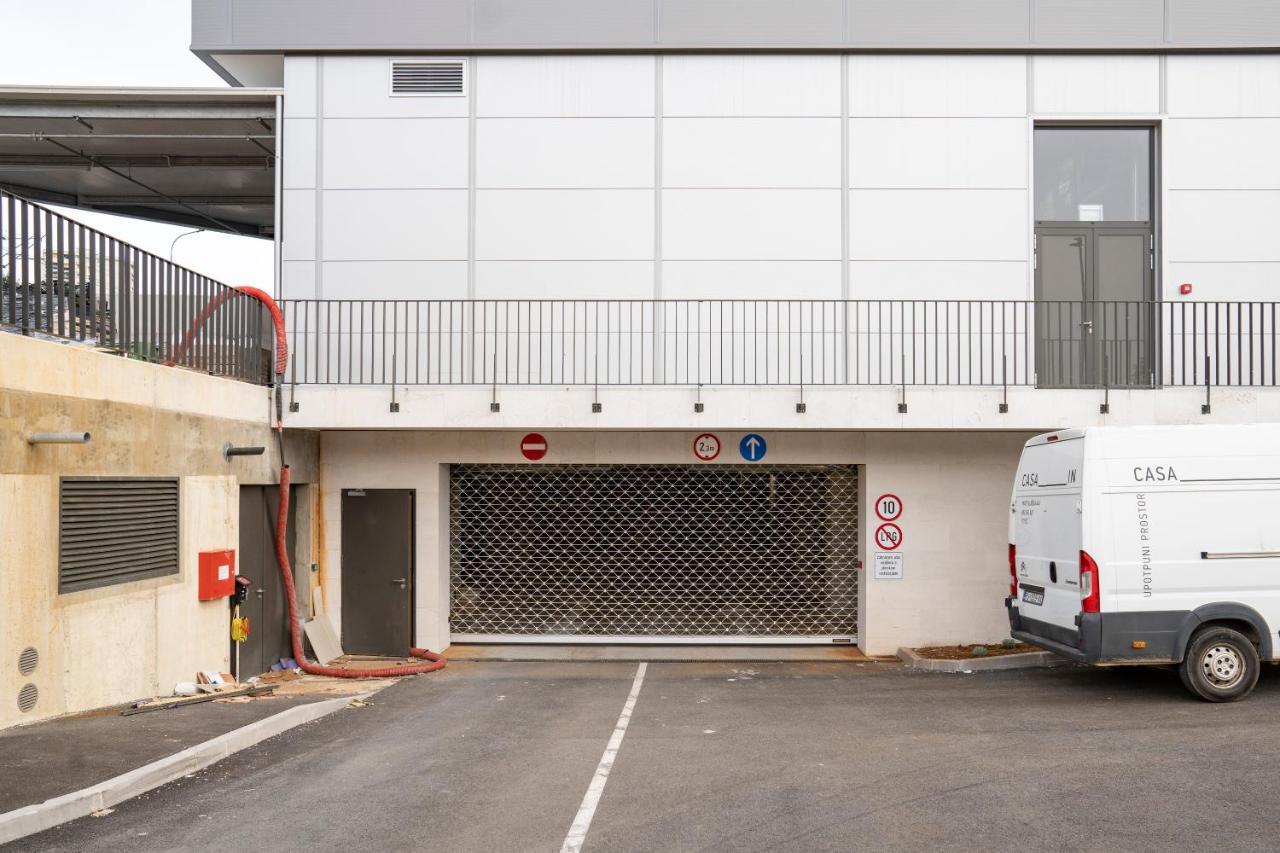 Mannequin: Sea View, Private Parking In The Garage Apartment Rijeka Bagian luar foto
