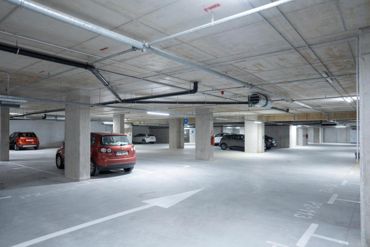 Mannequin: Sea View, Private Parking In The Garage Apartment Rijeka Bagian luar foto